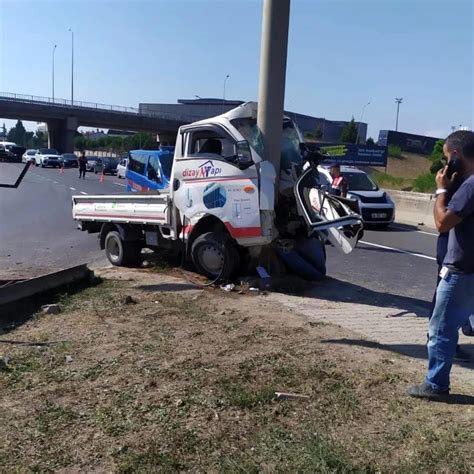 Kocaeli'de kamyona çarpan pikaptaki 3 kişi yaralandı - Son Dakika Haberleri